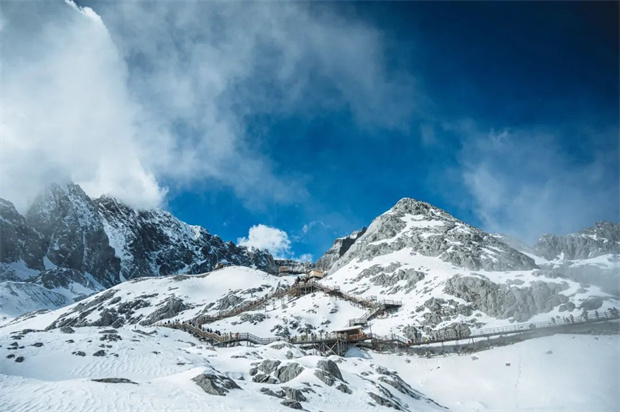 云南旅游,云南旅行社,云南團(tuán)建公司,云南會議公司,云南策劃公司,麗江旅游,麗江旅行社,麗江團(tuán)建公司,麗江會議公司：踏春，當(dāng)然玉龍雪山！